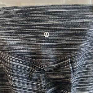 Lululemon leggings size 4. Very good condition.